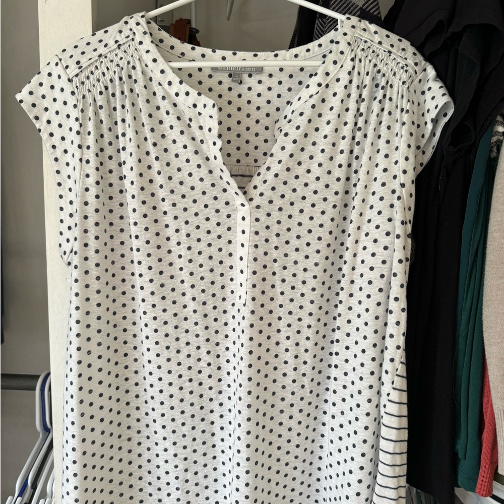 Daniel Rainn Abrienne Split Neck Cap Sleeve Linen
Blend Knit Top from Stitch Fix